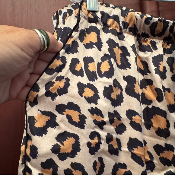 Victoria Secret Leopard Print Lounge Pants/Joggers with pockets Size Large - Picture 5 of 7